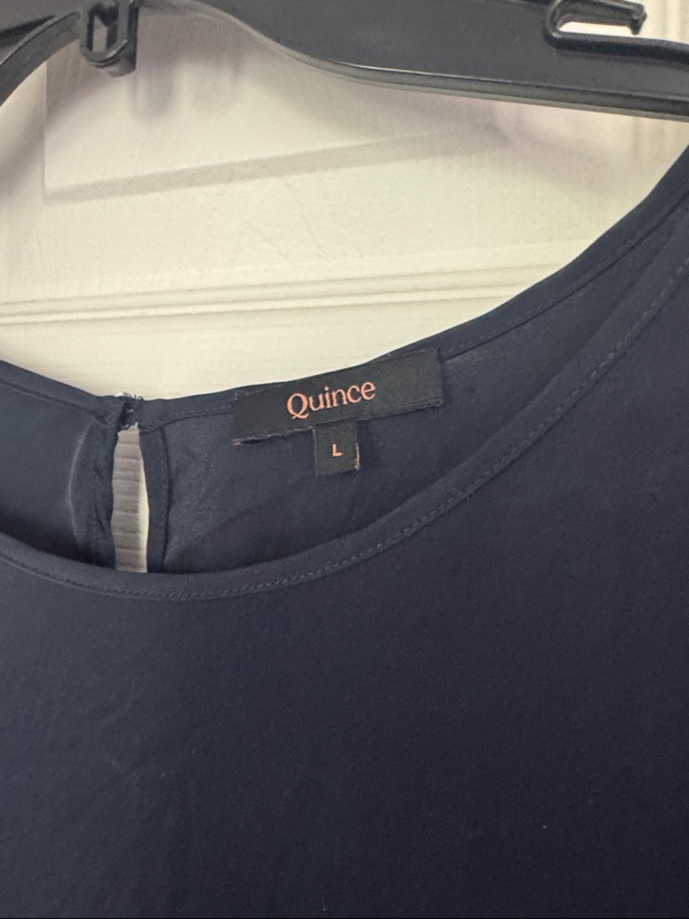 Quince navy washable silk short sleeve top, scoop neck size L - Picture 2 of 5